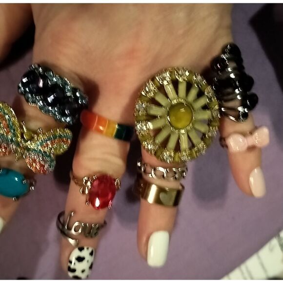 Lot or bundle of 18 different unique statement rings, all in excellent condition - Picture 8 of 16